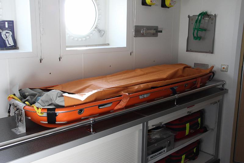 10a_DJ-2012-010 Bild0178c.JPG - Stretcher für den Transport von Verletzten - mit Vakuummatraze für den Transport von Wirbelsäulen-Verletzten